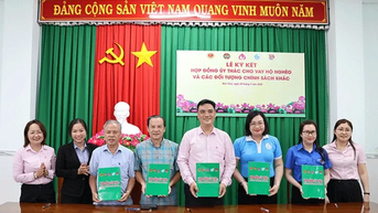 ការចុះហត្ថលេខាលើកិច្ចសន្យាផ្តល់ប្រាក់កម្ចីសម្រាប់គ្រួសារក្រីក្រ និងអ្នកទទួលផលគោលនយោបាយ