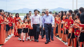 Phó Thủ tướng Thường trực Chính phủ Nguyễn Hòa Bình thăm Tổ hợp Giáo dục FPT tại Huế