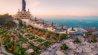 Núi Bà Đen - Tây Ninh đón 4 triệu lượt khách trong 7 tháng