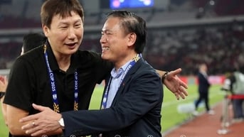 Tặng Bằng khen cho các cá nhân có thành tích trong công tác hỗ trợ Đội tuyển Bóng đá Nam U23 quốc gia