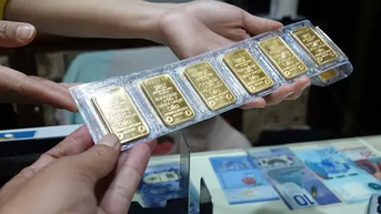 Giá vàng hôm nay 31/7: Đồng loạt giảm khi thế giới lao dốc