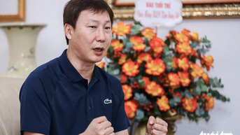 HLV Kim Sang Sik tiết lộ chuyện vì sao lạy trọng tài