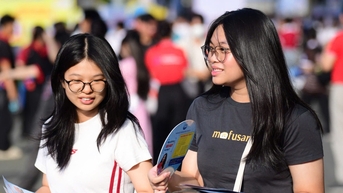 តើត្រូវខ្ចីលុយនៅមហាវិទ្យាល័យដោយរបៀបណា?