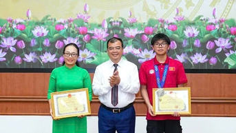 Hải Phòng thưởng 400 triệu đồng cho nam sinh đạt HCB Sinh học quốc tế 2025