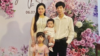 កូនក្រមុំលោកខាងលិចចូលរួមពិធីមង្គលការនៅភាគខាងជើង ចូលចិត្តពិសេសប្លែកនៅលើថាស Ninh Binh