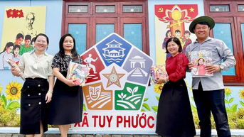 Thư viện tỉnh Gia Lai tặng thiết bị và sách cho “Tủ sách hy vọng” xã Tuy Phước