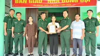 Bộ đội Biên phòng tỉnh An Giang bàn giao nhà Đồng đội
