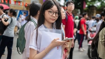 Xem lại điểm chuẩn lớp 10 Hà Nội 2024: Hơn 8 điểm/môn mới đỗ trường "top"