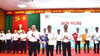 Công ty Nhôm Đắk Nông khen thưởng các điển hình tiên tiến