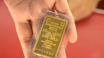 Giá vàng chiều nay 4/7/2025: Vàng SJC thua đậm, DOJI, Mi Hồng đứt gánh, vàng thế giới có đỉnh mới
