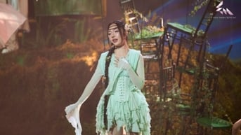 Hoàng Duyên biến lời tạm biệt Em xinh say hi thành bài hát mới