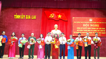 Công bố các quyết định về thành lập các ban tham mưu, giúp việc thuộc cơ quan Ủy ban MTTQ Việt Nam tỉnh