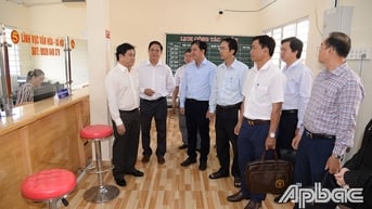 Đồng chí Trần Văn Dũng kiểm tra tình hình vận hành của xã Mỹ Lợi và xã Hậu Mỹ