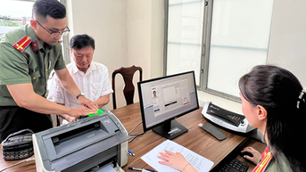 Người nước ngoài ở Lâm Đồng được cấp tài khoản định danh...
