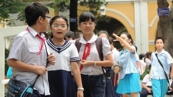 Con là thủ khoa, bố mẹ xin từ chối… khen ngợi
