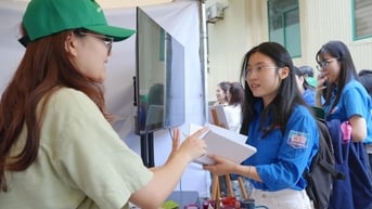 'Đưa giáo dục môi trường vào chương trình chính khóa và ngoại khóa'