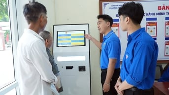 Hơn 130 đội hình tình nguyện của tuổi trẻ Nghệ An hỗ trợ người dân tiếp cận dịch vụ hành chính công