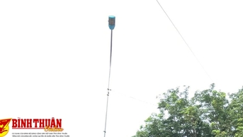 Một trụ đèn quốc lộ 55 gần 2 năm không sáng!