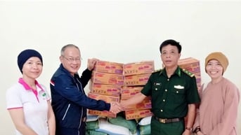 Nhiều suất quà hỗ trợ học sinh biên giới La Êê, Đắc Pring
