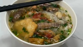 Vụ 810.000 đồng bữa bún 5 người: Người Hạ Long cũng thấy giá quá "chát"