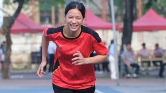 Thí sinh ca hát, mặc quần đùi áo số thi năng khiếu vào ĐH Sư phạm Hà Nội