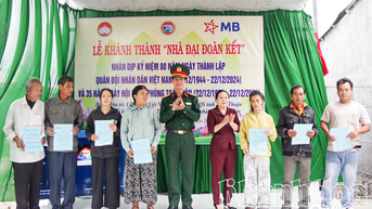 Những căn nhà ấm tình quân dân