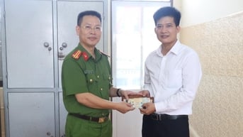 Trung tá Công an TP Hải Phòng trả lại số tiền lớn người dân đánh rơi