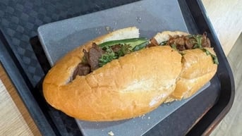 Bánh mì 208.000 đồng ở Nội Bài, khách than đắt hơn ở sân bay quốc tế