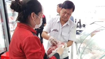 Tin mới nhất về công ty C.P bị tố bán heo bệnh; thư của bầu Đức