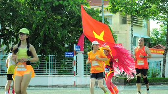 Hơn 5.000 vận động viên chạy tại Mekong Delta Marathon lần thứ 6