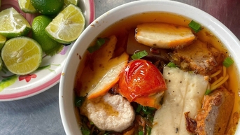 Bun treo Như Ý : Saigon តែងតែ​មាន​ចិត្ត​ស្រលាញ់​គ្នា​ទៅ​វិញ​ទៅ​មក​តាម​រយៈ​អាហារ​ និង​គុយទាវ​គ្រប់​ចាន។