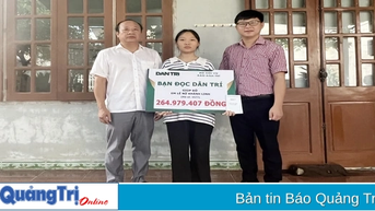 Trao gần 265 triệu đồng cho nữ sinh mồ côi