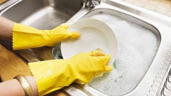 Bạn đã biết cách rửa bát đúng để không gây hại sức khỏe