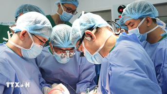 Ghép thận thành công cho bệnh nhi suy thận mạn giai đoạn cuối có đột biến gen
