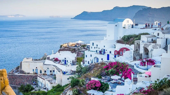 Mùa hè ở Santorini: Bản tình ca xanh trắng giữa Địa Trung Hải
