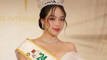 Hoa hậu Thanh Thủy lại xinh như búp bê khi từ bỏ kiểu trang điểm "Tây hóa”?