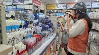 Giá quần áo đồng phục, sách giáo khoa giữ ổn định, phụ huynh Nghệ An chủ động mua sắm sớm