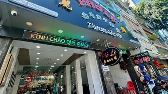 Phường Bàn Cờ có phở Lệ lừng danh, bún bò mỡ nổi đông kín khách