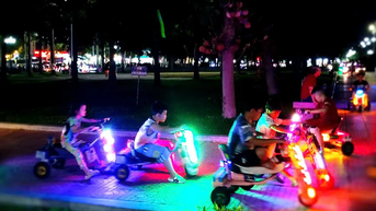 Lâm Đồng: Bát nháo dịch vụ cho thuê xe điện tự chế trong công viên