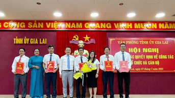 Văn phòng Tỉnh ủy Gia Lai công bố các quyết định về công tác cán bộ
