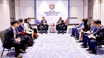 Phó Thủ tướng, Bộ trưởng Ngoại giao Bùi Thanh Sơn gặp Phó Thủ tướng, Bộ trưởng Ngoại giao Campuchia