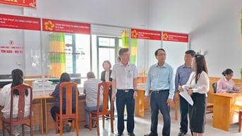 Phó Bí thư Tỉnh ủy Đặng Hồng Sỹ kiểm tra hoạt động bộ máy chính quyền tại xã D'ran