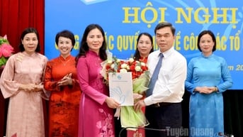 Hội Liên hiệp Phụ nữ tỉnh Tuyên Quang công bố các quyết định về công tác tổ chức, cán bộ