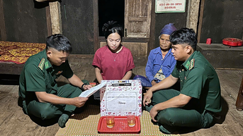 Trao yêu thương, nâng bước học sinh nghèo