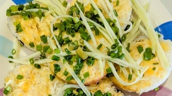 Ăn cái bánh căn ở Sài Gòn