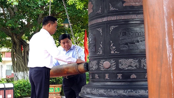 Phó Thủ tướng Chính phủ Nguyễn Chí Dũng viếng Đền thờ Bác Hồ và các Anh hùng liệt sĩ