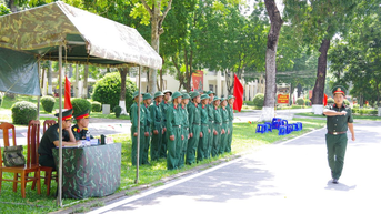 កងវរសេនាធំថ្មើរជើងលេខ ៦៩២ បានរៀបចំការប្រកួត អ្នកដឹកនាំកងអនុសេនាតូចថ្មើរជើង - សាខាសេវាកម្ម