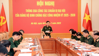 ឧត្តមសេនីយឯក Hoang Xuan Chien បានអញ្ជើញជាអធិបតីក្នុងការអនុម័តលើការរៀបចំសមាជរបស់គណៈកម្មាធិការបក្សនៃកងកំលាំងពិសេស។