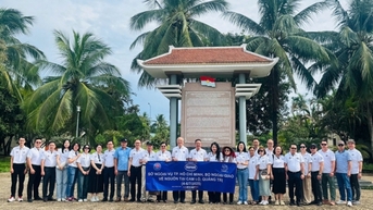 នាយកដ្ឋានកិច្ចការបរទេសទីក្រុងហូជីមិញ - ដំណើរទេសចរណ៍ 'ផឹកទឹក ចងចាំប្រភពរបស់វា' នៅខេត្ត Quang Tri