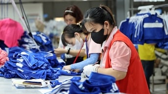 GDP tăng ngược chiều gió